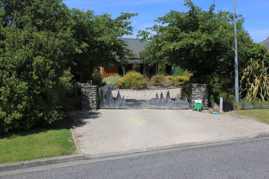 Villa Popular Family And Pet Friendly Modern Cosy Bach Wifi Hanmer Springs Exterior foto